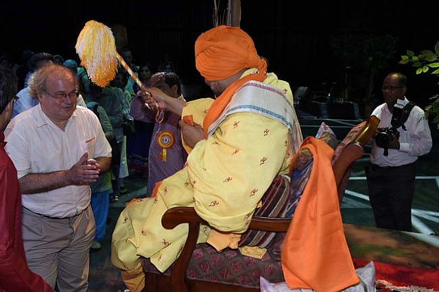 Gurudev1-7-12-14-9218-DDeRosaPhoto