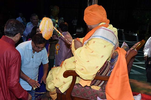 Gurudev1-7-12-14-9224-DDeRosaPhoto