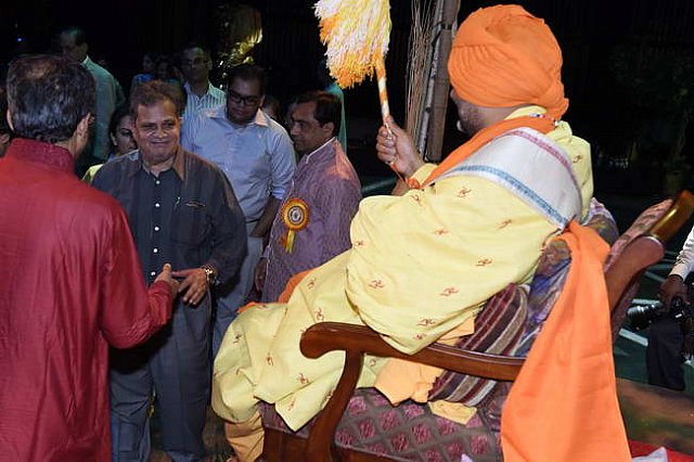 Gurudev1-7-12-14-9233-DDeRosaPhoto