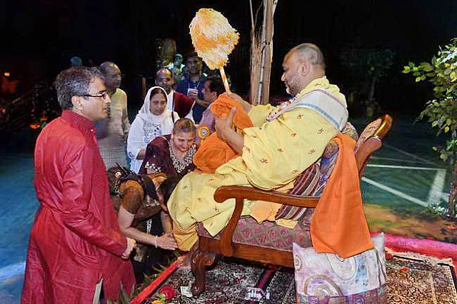 Gurudev1-7-12-14-9274-DDeRosaPhoto