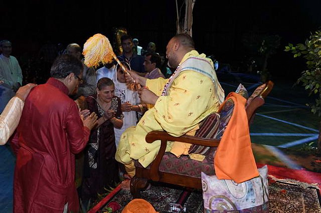 Gurudev1-7-12-14-9275-DDeRosaPhoto