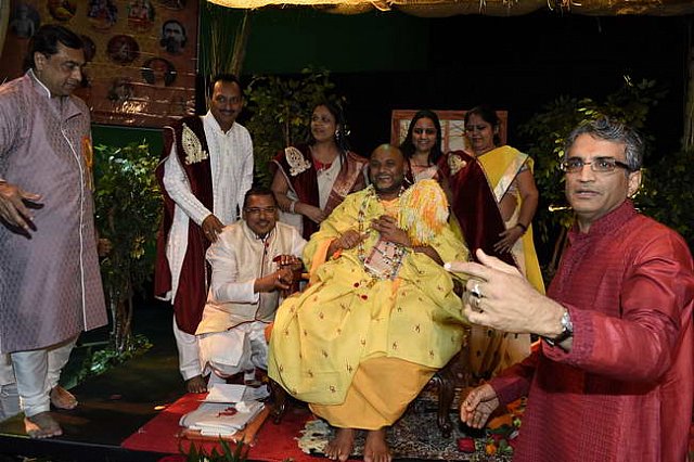Gurudev1-7-12-14-9290-DDeRosaPhoto