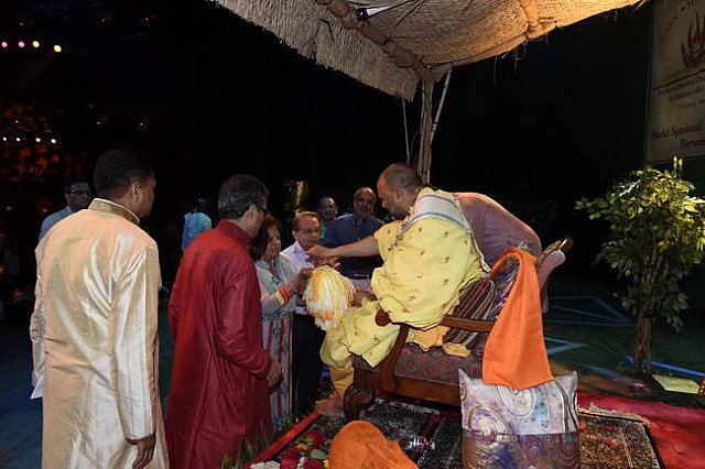 Gurudev1-7-12-14-9293-DDeRosaPhoto