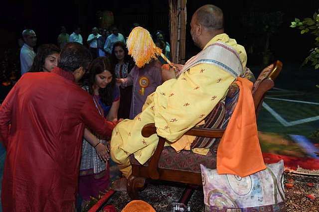 Gurudev1-7-12-14-9302-DDeRosaPhoto