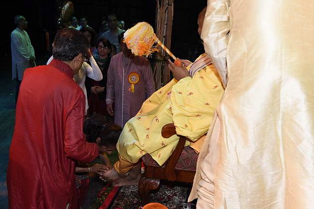Gurudev1-7-12-14-9304-DDeRosaPhoto