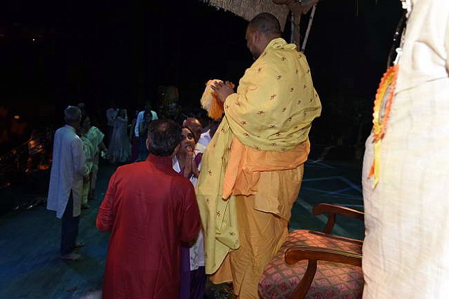 Gurudev1-7-12-14-9310-DDeRosaPhoto