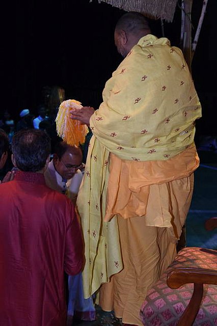 Gurudev1-7-12-14-9314-DDeRosaPhoto