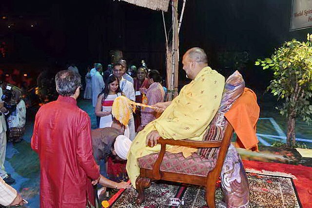 Gurudev1-7-12-14-9335-DDeRosaPhoto
