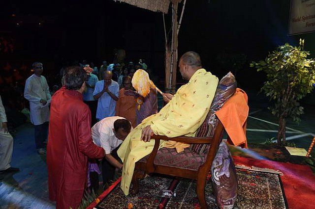 Gurudev1-7-12-14-9346-DDeRosaPhoto