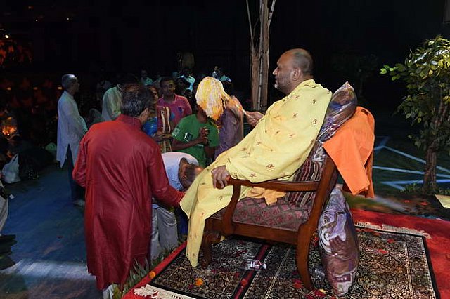 Gurudev1-7-12-14-9349-DDeRosaPhoto