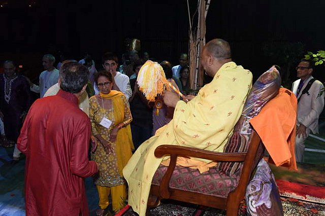 Gurudev1-7-12-14-9365-DDeRosaPhoto