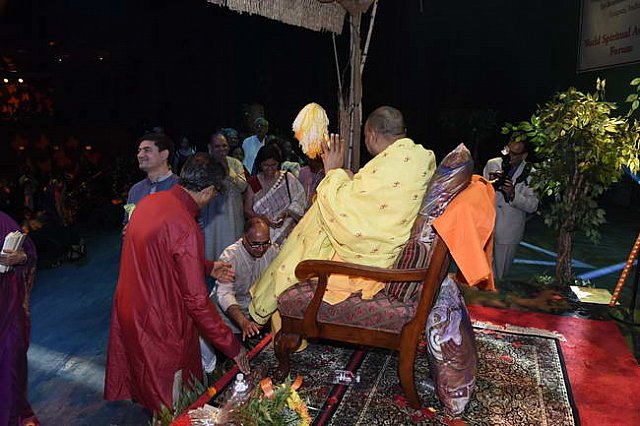 Gurudev1-7-12-14-9412-DDeRosaPhoto