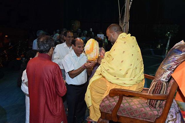 Gurudev1-7-12-14-9479-DDeRosaPhoto