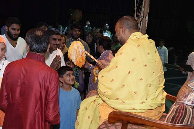 Gurudev1-7-12-14-9492-DDeRosaPhoto