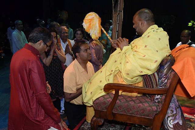 Gurudev1-7-12-14-9504-DDeRosaPhoto