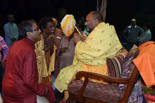 Gurudev1-7-12-14-9562-DDeRosaPhoto