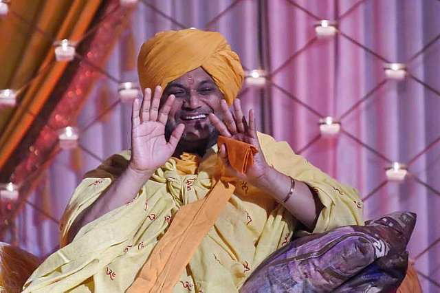 Gurudev1-7-11-14-5873-DDeRosaPhoto