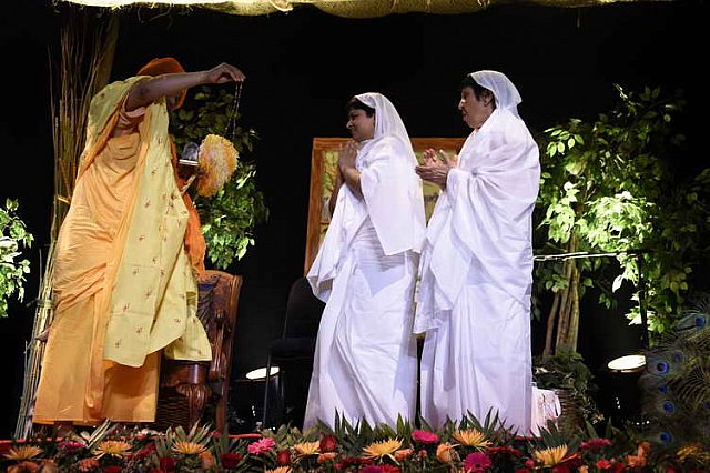 Gurudev1-7-12-14-8209-DDeRosaPhoto