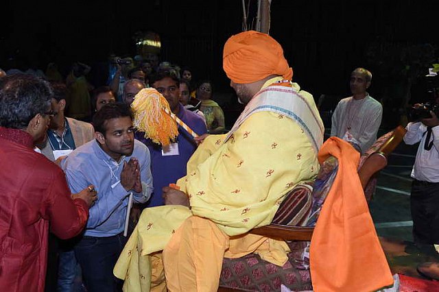 Gurudev1-7-12-14-9011-DDeRosaPhoto