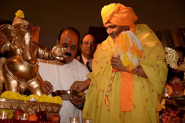 Gurudev2-7-11-14-2003-DDeRosaPhoto