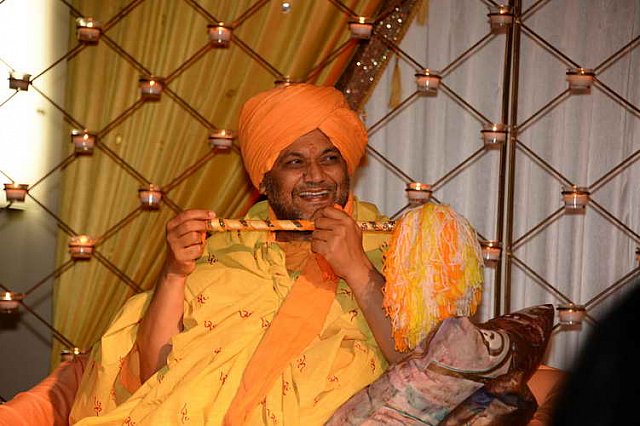 Gurudev2-7-11-14-2349-DDeRosaPhoto