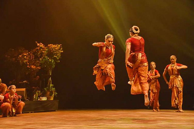 Gurudev1-7-12-14-8354-DDeRosaPhoto