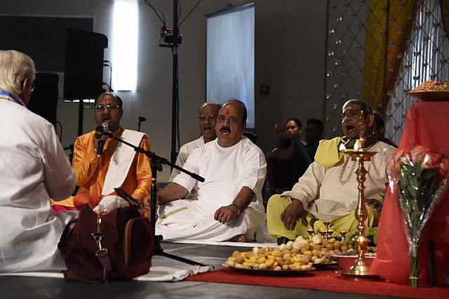 Gurudev1-7-12-14-7073-DDeRosaPhoto