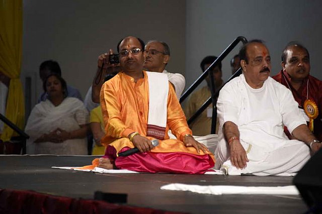 Gurudev1-7-12-14-7179-DDeRosaPhoto