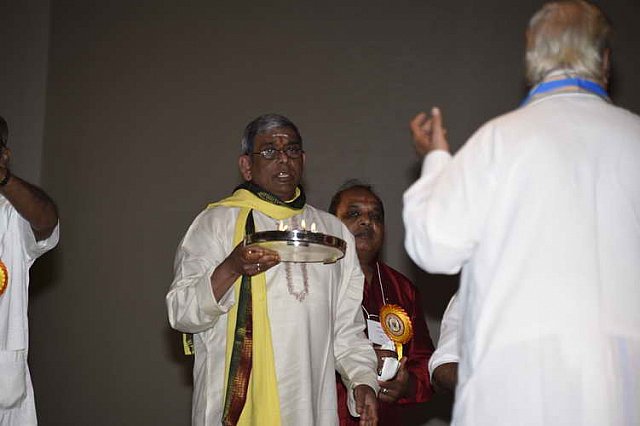 Gurudev1-7-12-14-7521-DDeRosaPhoto