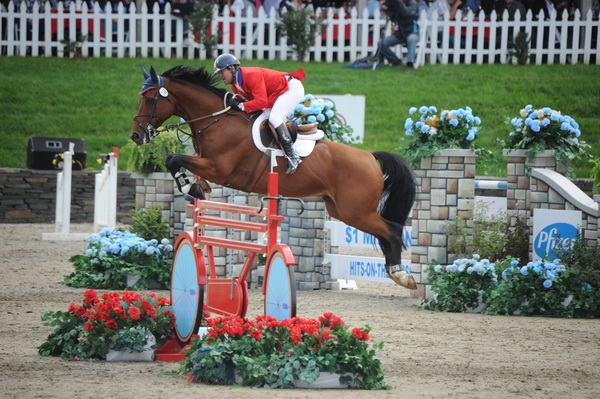 HITS-Jumpers-9-11-11-4250-GreenSleepsVioco-MarkWatring-DDeRosaPhoto.JPG