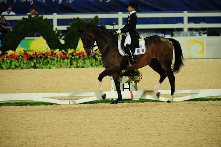 HKD-8-14-08-0234-JuliaChevanne-Calimucho-FRA-DeRosaPhoto.jpg