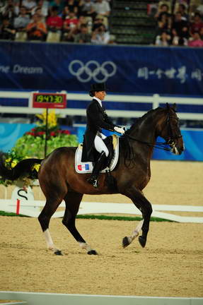 HKD-8-14-08-0257-JuliaChevanne-Calimucho-FRA-DeRosaPhoto.jpg