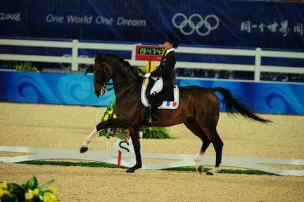 HKD-8-14-08-0260-JuliaChevanne-Calimucho-FRA-DeRosaPhoto.jpg