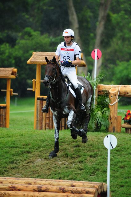 HKEV-8-11-08-1284-AndreaqsDiBowski-ButtsLeon-GER-DeRosaPhoto.JPG