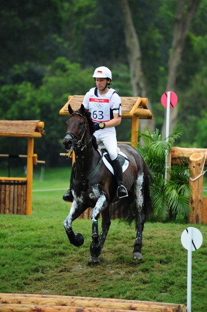 HKEV-8-11-08-1285-AndreaqsDiBowski-ButtsLeon-GER-DeRosaPhoto.JPG
