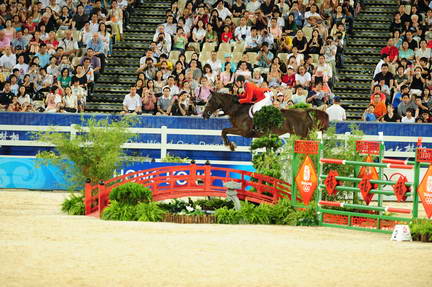 HKSJ-8-15-08-0323-McLainWard-Sapphire-DeRosaPhoto.JPG