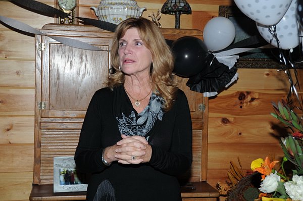Mary-11-13-10-60thBD-083-DDeRosaPhoto.jpg