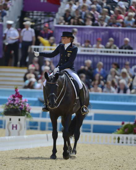 Olympics-DRE-GP2-8-2-12-0436-DorotheeSchneider-DivaRoyal-GER-DDeRosaPhoto