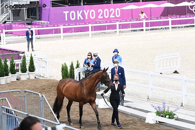 OLY-2020-DRESSAGE-JOG-7-24-21-0880-122-LOSIS DE MUNIZ Y-AQUAMARIJN-DOM-DDEROSAPHOTO
