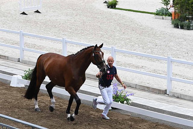 OLY-2020-DRESSAGE-JOG-7-24-21-1447-172-STEFFEN PETERS-SUPPERKASPER-USA-DDEROSAPHOTO