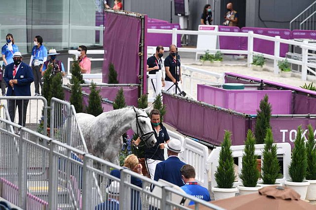 OLY-2020-DRESSAGE-JOG-7-24-21-1512-DDEROSAPHOTO