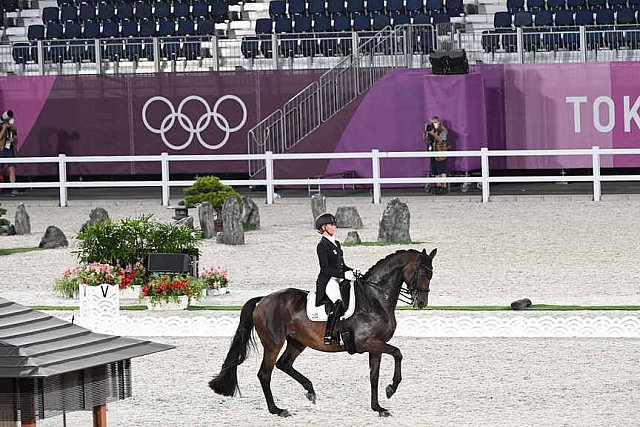 OLY-2020-DRESSAGE-GP FREESTYLE-7-28-21-6572-138-DOROTHEE SCHNEIDER-SHOWTIME FRH-DDEROSAPHOTO