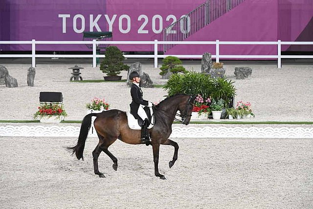OLY-2020-DRESSAGE-GP FREESTYLE-7-28-21-8936-139-JESSICA VON BREDOW-WERNDL-TSF DALERA-GER-DDEROSAPHOTO