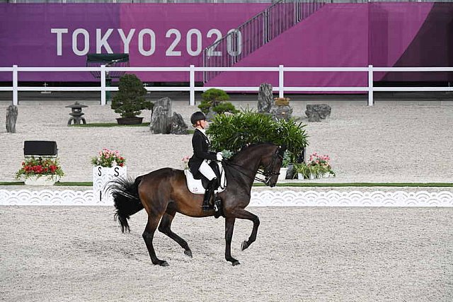 OLY-2020-DRESSAGE-GP FREESTYLE-7-28-21-8937-139-JESSICA VON BREDOW-WERNDL-TSF DALERA-GER-DDEROSAPHOTO