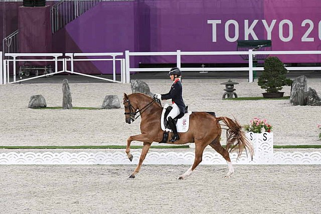 OLY-2020-DRESSAGE-GP FREESTYLE-7-28-21-9225-133-CHARLOTTE DUJARDIN-GIO-GBR-DDEROSAPHOTO