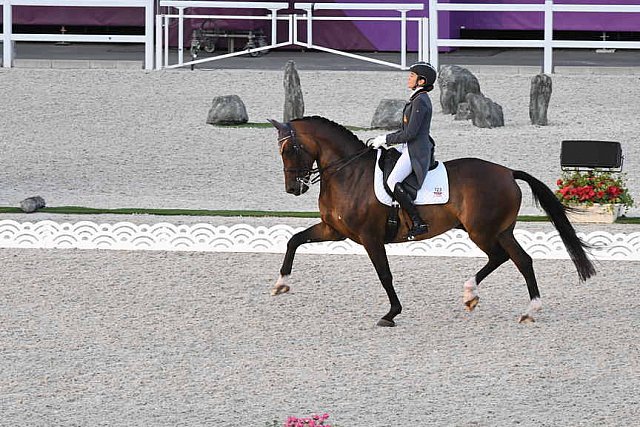 OLY-2020-DRESSAGE-GP FREESTYLE-7-28-21-7839-123-BEATRIZ FERRER-SALAT-ELEGANCE-ESP-DDEROSAPHOTO