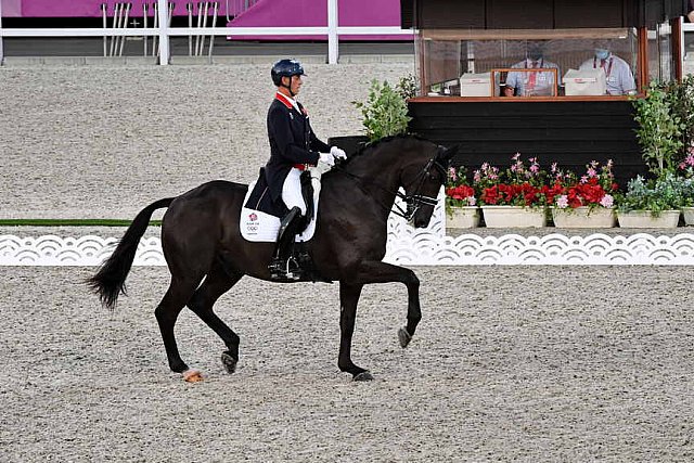 OLY-2020-DRESSAGE-GP FREESTYLE-7-28-21-7939-135-CARL HESTER-EN VOGUE-GBR-DDEROSAPHOTO
