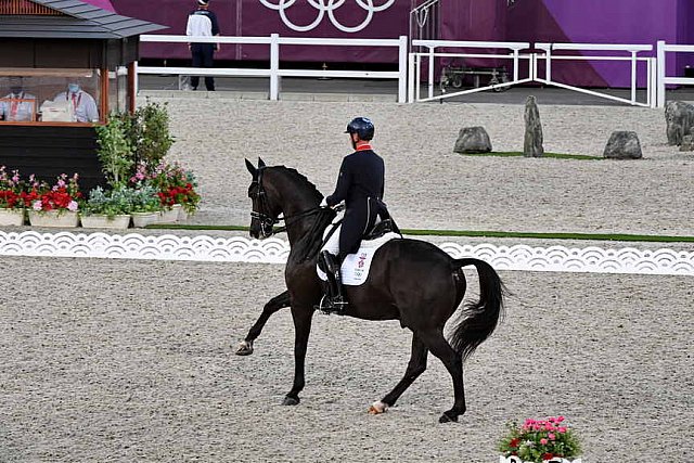 OLY-2020-DRESSAGE-GP FREESTYLE-7-28-21-7963-135-CARL HESTER-EN VOGUE-GBR-DDEROSAPHOTO