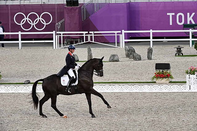 OLY-2020-DRESSAGE-GP FREESTYLE-7-28-21-7977-135-CARL HESTER-EN VOGUE-GBR-DDEROSAPHOTO