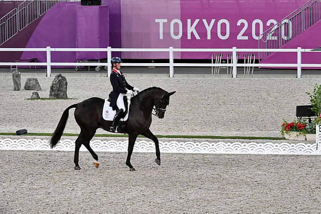 OLY-2020-DRESSAGE-GP FREESTYLE-7-28-21-7999-135-CARL HESTER-EN VOGUE-GBR-DDEROSAPHOTO